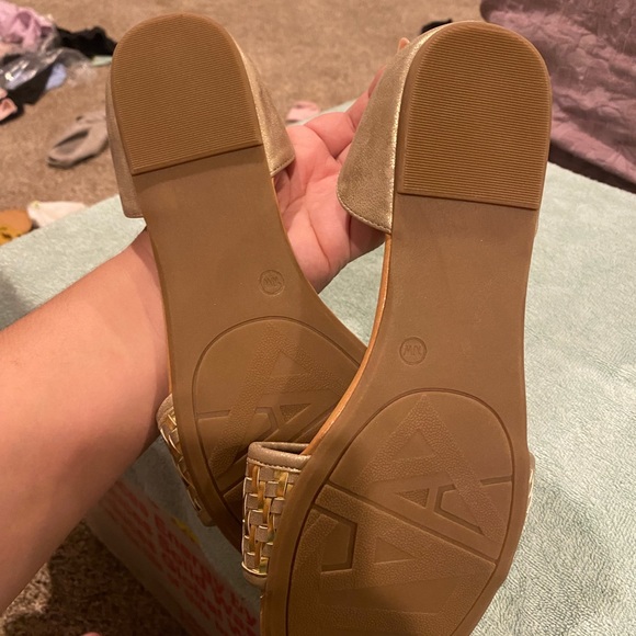 Women’s sandals size 10W - Picture 2 of 3